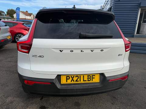 Volvo XC40 2.0 B4 MHEV R-Design Pro Auto Euro 6 (s/s) 5dr SUV 2.0 Automatic Petrol Hybrid - U79349