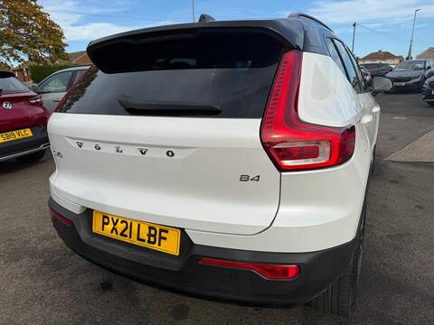 Volvo XC40 2.0 B4 MHEV R-Design Pro Auto Euro 6 (s/s) 5dr SUV 2.0 Automatic Petrol Hybrid - U79349