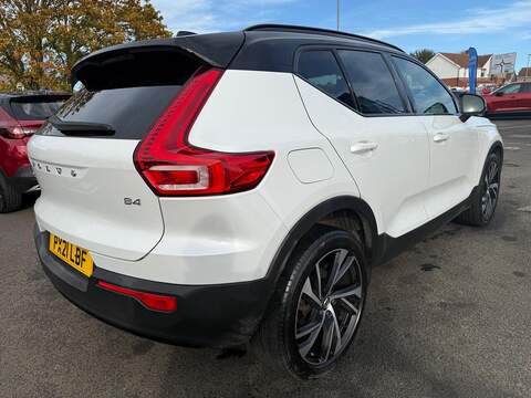 Volvo XC40 2.0 B4 MHEV R-Design Pro Auto Euro 6 (s/s) 5dr SUV 2.0 Automatic Petrol Hybrid - U79349