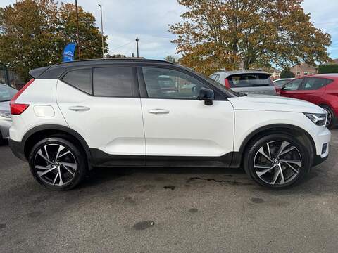Volvo XC40 2.0 B4 MHEV R-Design Pro Auto Euro 6 (s/s) 5dr SUV 2.0 Automatic Petrol Hybrid - U79349