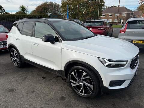Volvo XC40 2.0 B4 MHEV R-Design Pro Auto Euro 6 (s/s) 5dr SUV 2.0 Automatic Petrol Hybrid - U79349