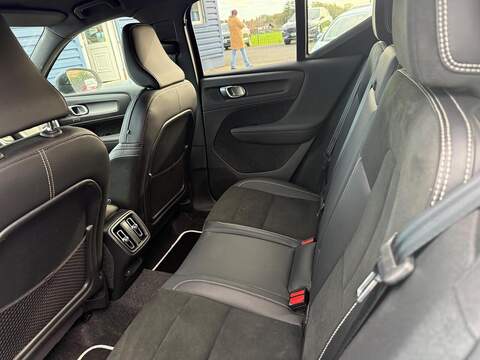 Volvo XC40 2.0 B4 MHEV R-Design Pro Auto Euro 6 (s/s) 5dr SUV 2.0 Automatic Petrol Hybrid - U79349