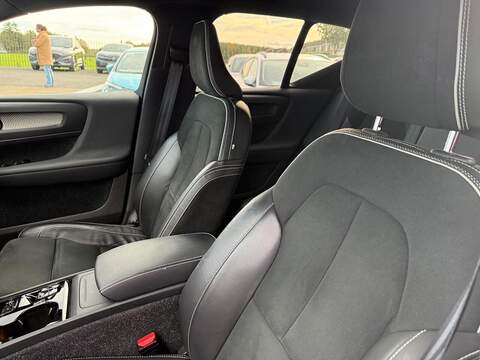 Volvo XC40 2.0 B4 MHEV R-Design Pro Auto Euro 6 (s/s) 5dr SUV 2.0 Automatic Petrol Hybrid - U79349