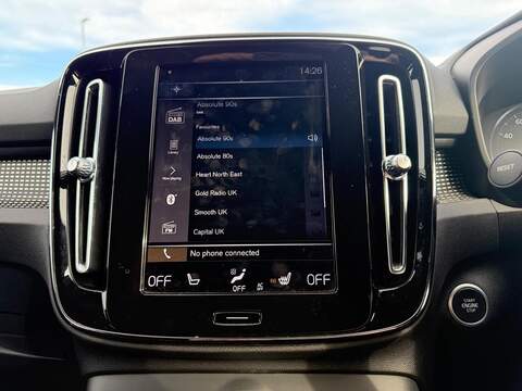 Volvo XC40 2.0 B4 MHEV R-Design Pro Auto Euro 6 (s/s) 5dr SUV 2.0 Automatic Petrol Hybrid - U79349