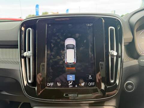 Volvo XC40 2.0 B4 MHEV R-Design Pro Auto Euro 6 (s/s) 5dr SUV 2.0 Automatic Petrol Hybrid - U79349