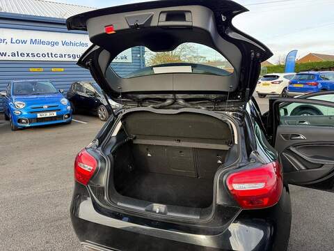 Mercedes-Benz A Class 1.6 A180 Sport Hatchback 5dr Petrol 7G-DCT Euro 6 (s/s) (122 ps) - U79359