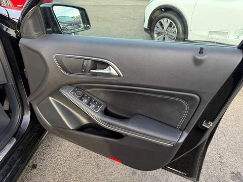 Mercedes-Benz A Class 1.6 A180 Sport Hatchback 5dr Petrol 7G-DCT Euro 6 (s/s) (122 ps) - U79359