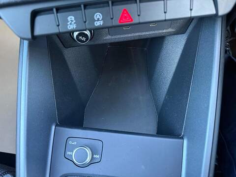 Audi A1 1.0 TFSI 25 S line Sportback S Tronic Euro 6 (s/s) 5dr - U79371