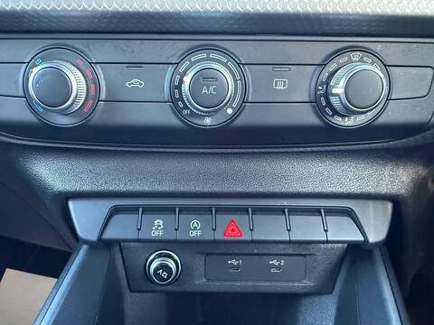 Audi A1 1.0 TFSI 25 S line Sportback S Tronic Euro 6 (s/s) 5dr - U79371