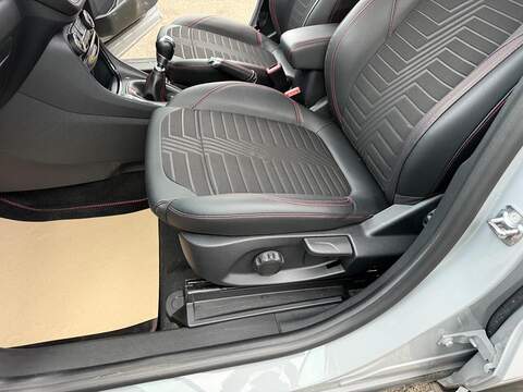 Ford Puma 1.0T EcoBoost MHEV ST-Line X Euro 6 (s/s) 5dr - U79375