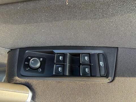 Volkswagen Touran 1.5 TSI EVO SEL DSG Euro 6 (s/s) 5dr - U79376