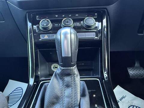 Volkswagen Touran 1.5 TSI EVO SEL DSG Euro 6 (s/s) 5dr - U79376