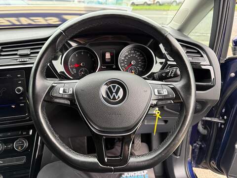 Volkswagen Touran 1.5 TSI EVO SEL DSG Euro 6 (s/s) 5dr - U79376
