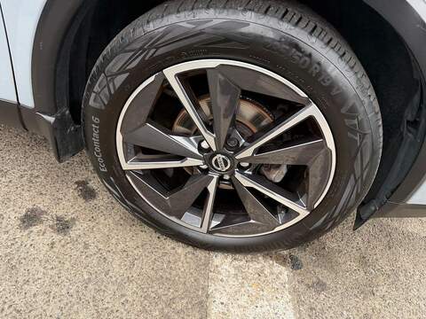 Nissan Qashqai 1.3 DIG-T MHEV Tekna Euro 6 (s/s) 5dr - U79384