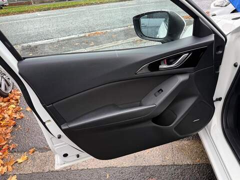 Mazda Mazda3 2.0 SKYACTIV-G Sport Nav Fastback 4dr Petrol Manual Euro 5 (s/s) (120 ps) - U79387