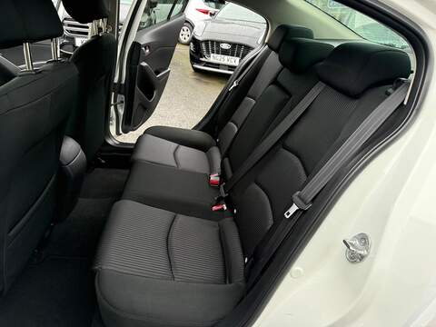 Mazda Mazda3 2.0 SKYACTIV-G Sport Nav Fastback 4dr Petrol Manual Euro 5 (s/s) (120 ps) - U79387