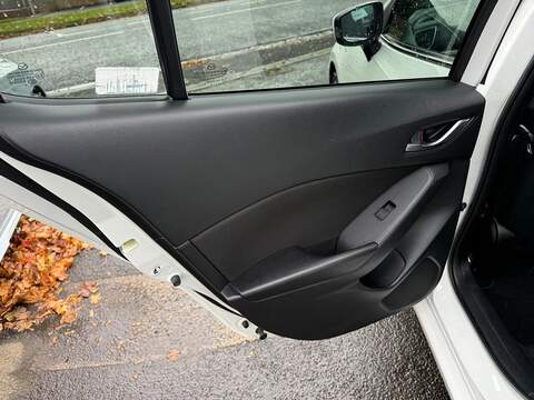 Mazda Mazda3 2.0 SKYACTIV-G Sport Nav Fastback 4dr Petrol Manual Euro 5 (s/s) (120 ps) - U79387