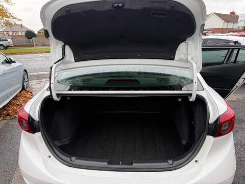 Mazda Mazda3 2.0 SKYACTIV-G Sport Nav Fastback 4dr Petrol Manual Euro 5 (s/s) (120 ps) - U79387