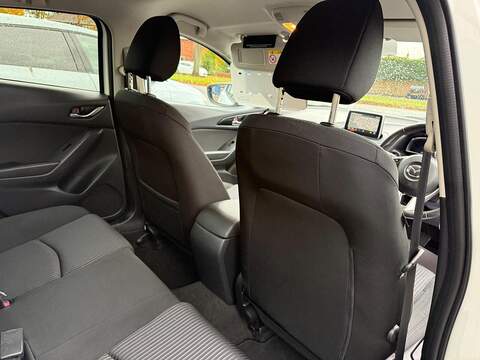 Mazda Mazda3 2.0 SKYACTIV-G Sport Nav Fastback 4dr Petrol Manual Euro 5 (s/s) (120 ps) - U79387