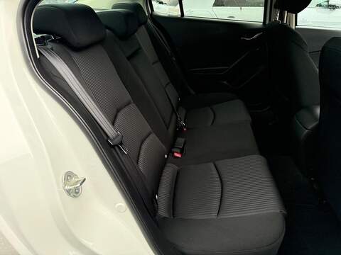 Mazda Mazda3 2.0 SKYACTIV-G Sport Nav Fastback 4dr Petrol Manual Euro 5 (s/s) (120 ps) - U79387