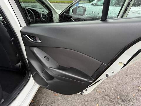 Mazda Mazda3 2.0 SKYACTIV-G Sport Nav Fastback 4dr Petrol Manual Euro 5 (s/s) (120 ps) - U79387