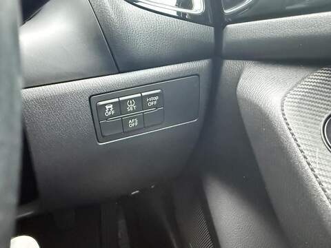 Mazda Mazda3 2.0 SKYACTIV-G Sport Nav Fastback 4dr Petrol Manual Euro 5 (s/s) (120 ps) - U79387