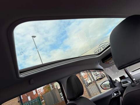 Peugeot 2008 1.2 PureTech GT Line SUV 5dr Petrol Manual Euro 6 (s/s) (130 ps) - U79388