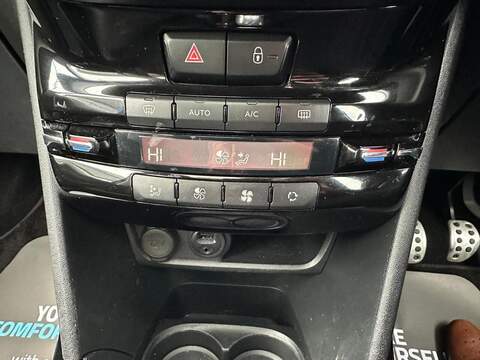 Peugeot 2008 1.2 PureTech GT Line SUV 5dr Petrol Manual Euro 6 (s/s) (130 ps) - U79388