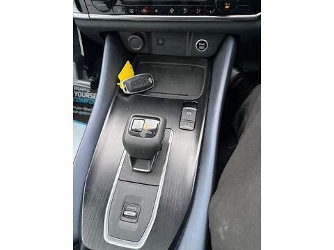 Nissan Qashqai 1.3 DIG-T MHEV Tekna XTRON Euro 6 (s/s) 5dr - U79393