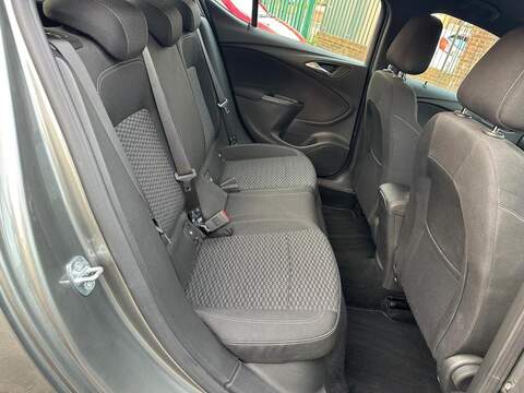 Vauxhall Astra 1.4i Turbo SRi Euro 6 5dr - U79395