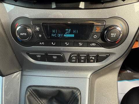 Ford Focus 1.6 TDCi Titanium Navigator Euro 5 (s/s) 5dr - U79402