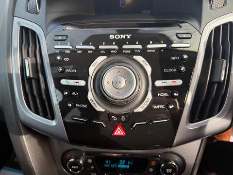 Ford Focus 1.6 TDCi Titanium Navigator Euro 5 (s/s) 5dr - U79402