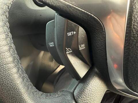 Ford Focus 1.6 TDCi Titanium Navigator Euro 5 (s/s) 5dr - U79402