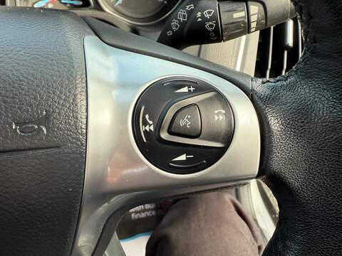 Ford Focus 1.6 TDCi Titanium Navigator Euro 5 (s/s) 5dr - U79402