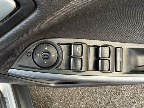 Ford Focus 1.6 TDCi Titanium Navigator Euro 5 (s/s) 5dr - U79402