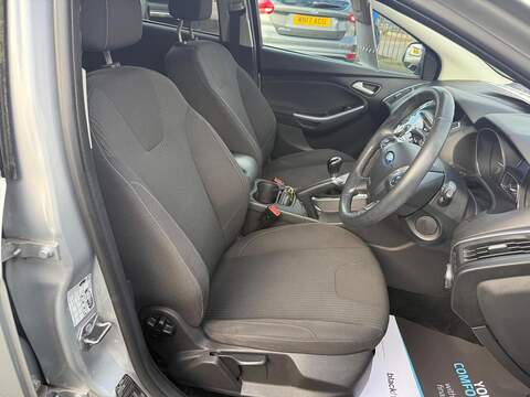 Ford Focus 1.6 TDCi Titanium Navigator Euro 5 (s/s) 5dr - U79402