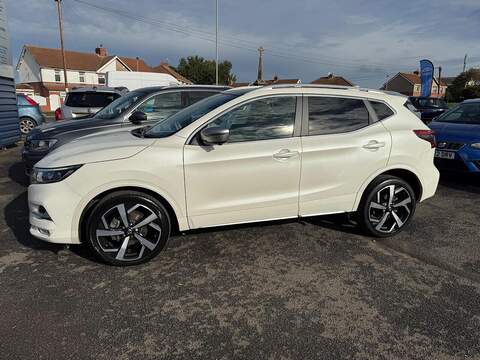 Nissan Qashqai 1.3 DIG-T Tekna+ SUV 5dr Petrol DCT Auto Euro 6 (s/s) (160 ps) - U79409