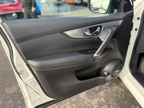 Nissan Qashqai 1.3 DIG-T Tekna+ SUV 5dr Petrol DCT Auto Euro 6 (s/s) (160 ps) - U79409