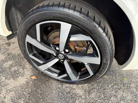 Nissan Qashqai 1.3 DIG-T Tekna+ SUV 5dr Petrol DCT Auto Euro 6 (s/s) (160 ps) - U79409