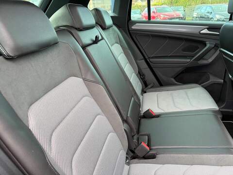 Volkswagen Tiguan 2.0 TDI R-Line Tech DSG Euro 6 (s/s) 5dr - U79421