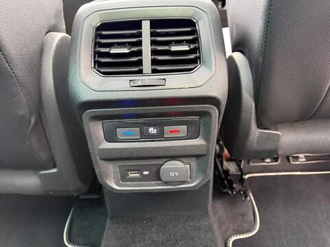 Volkswagen Tiguan 2.0 TDI R-Line Tech DSG Euro 6 (s/s) 5dr - U79421