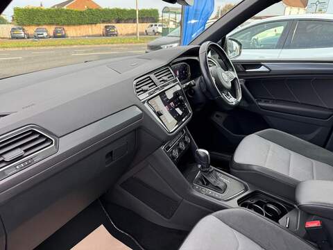 Volkswagen Tiguan 2.0 TDI R-Line Tech DSG Euro 6 (s/s) 5dr - U79421