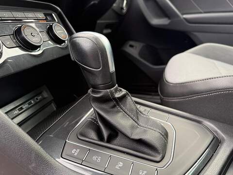 Volkswagen Tiguan 2.0 TDI R-Line Tech DSG Euro 6 (s/s) 5dr - U79421