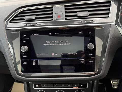 Volkswagen Tiguan 2.0 TDI R-Line Tech DSG Euro 6 (s/s) 5dr - U79421