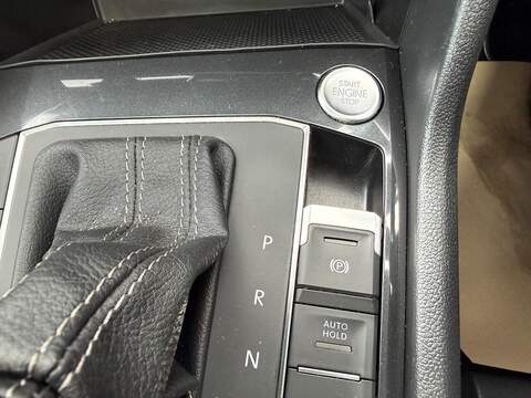 Volkswagen Tiguan 2.0 TDI R-Line Tech DSG Euro 6 (s/s) 5dr - U79421