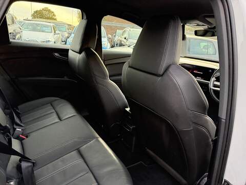 Audi Q4 e-tron 40 Sport Auto 5dr 82kWh - U79422