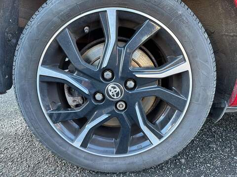 Toyota Yaris 1.33 Dual VVT-i Design Euro 6 5dr - U79435