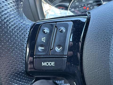 Toyota Yaris 1.33 Dual VVT-i Design Euro 6 5dr - U79435