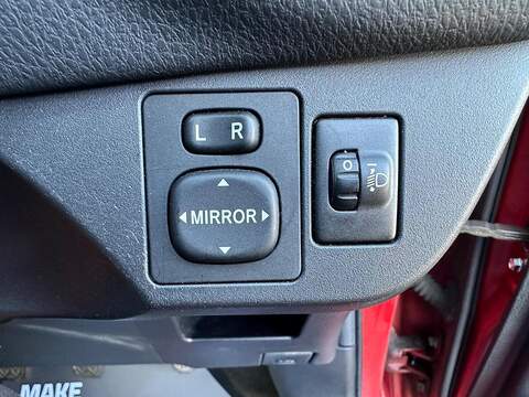 Toyota Yaris 1.33 Dual VVT-i Design Euro 6 5dr - U79435