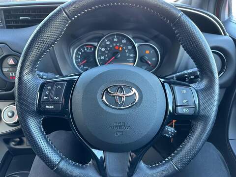 Toyota Yaris 1.33 Dual VVT-i Design Euro 6 5dr - U79435